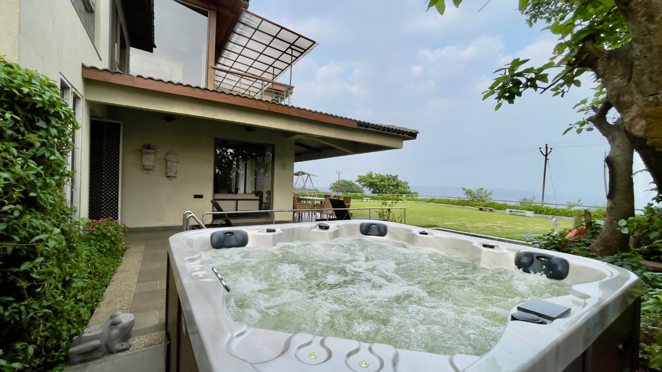 ADVAIT BUNGALOW JACUZZI